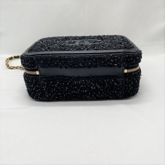 Chanel Black Tweed Vanity Case with Gold Hardware - Picture 4 of 10